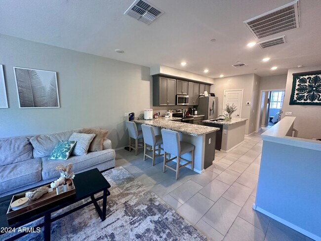 Building Photo - 2669 S Peppertree Dr