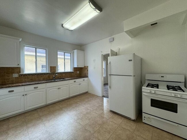 Building Photo - 2.0 bedroom in Los Angeles California 90048