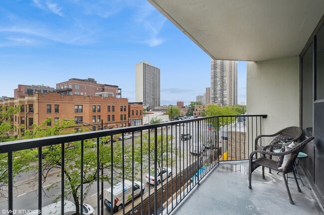 Building Photo - 1560 N Sandburg Terrace