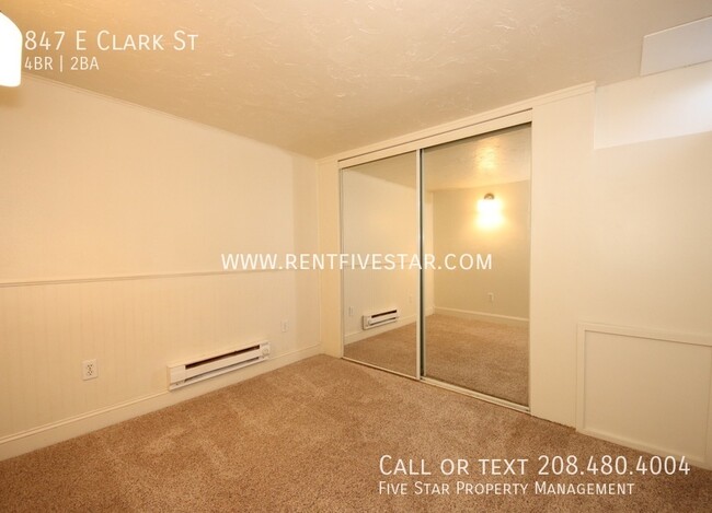 Building Photo - 847 E Clark St