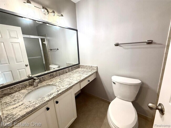 Building Photo - 2445 Torquay Ave