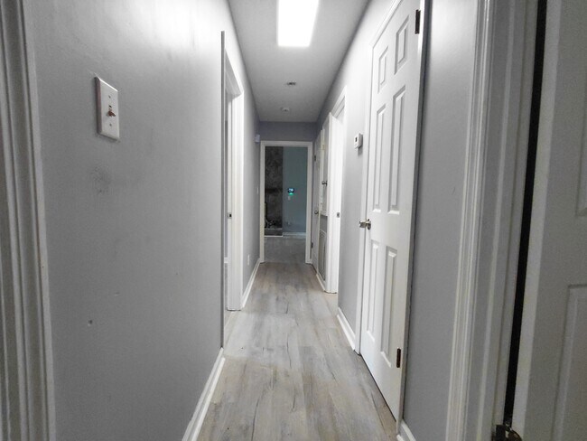 Building Photo - 208 Woodcarver Trail