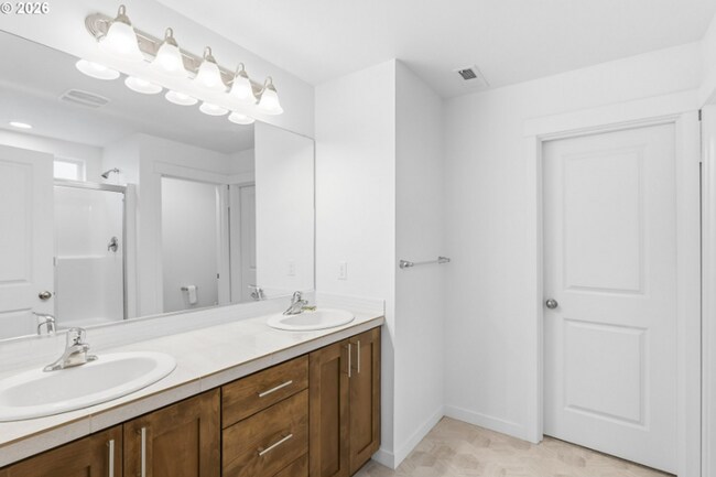 Building Photo - Stunning 3 Bedroom with Bonus Room | Solar Panels, Stainless Steel Appliances & Fenced Backyard