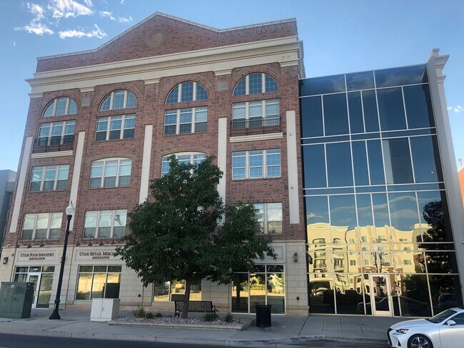 Building Photo - Stunning Down Town Condo in Secure Building