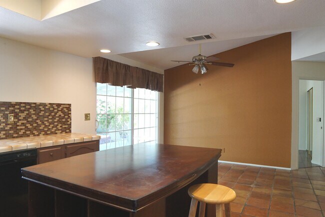 Building Photo - 68120 Tachevah Dr