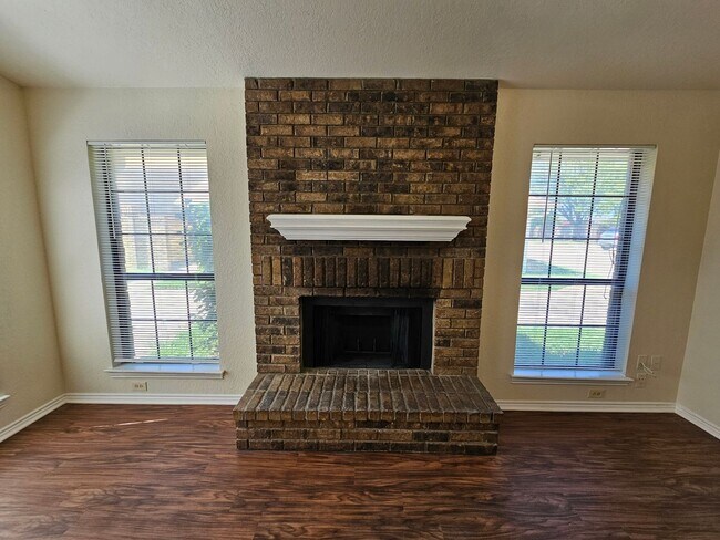 Building Photo - 3125 Tudor Ln