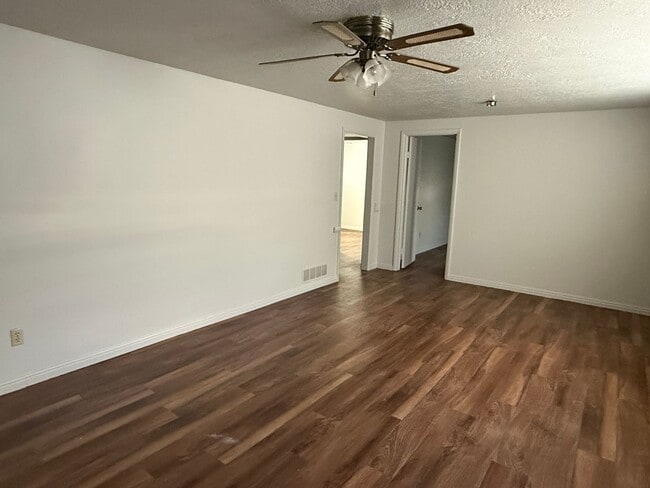 Building Photo - Great home with 2 car garage, deck and shed, fenced yard in Roy for rent