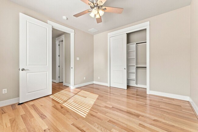 Building Photo - 401 Zennia St