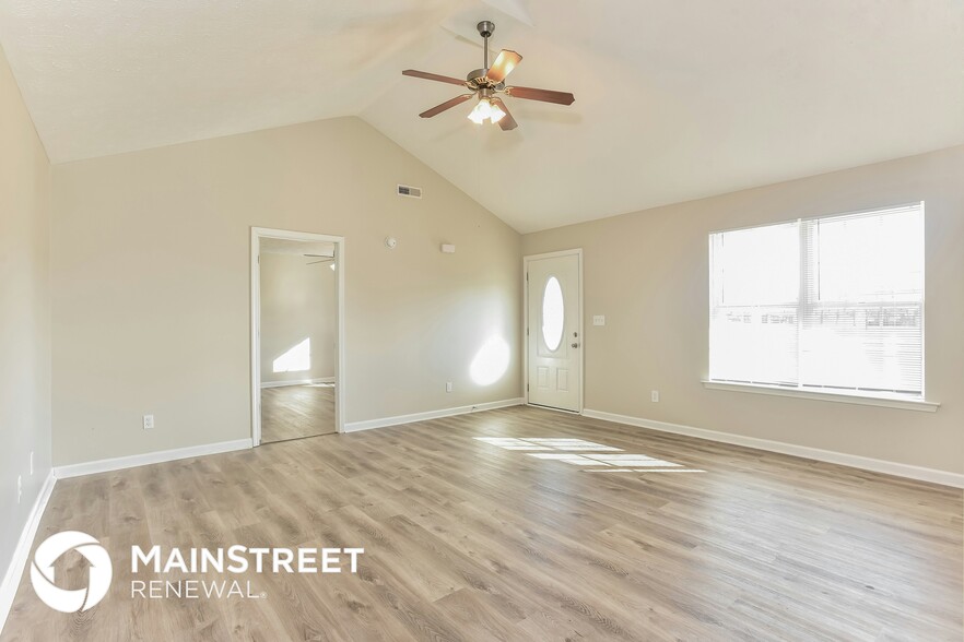 Building Photo - 220 Highland Oaks Dr