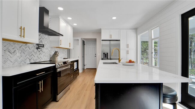 Building Photo - 288 Oakridge Dr