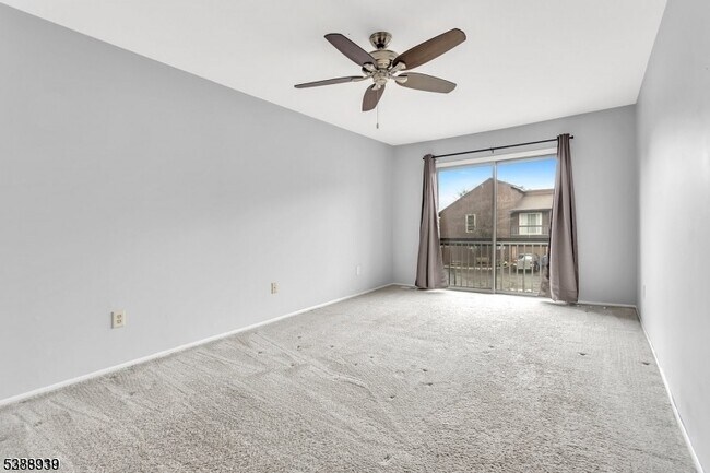 Building Photo - 4823 Bloomingdale Dr