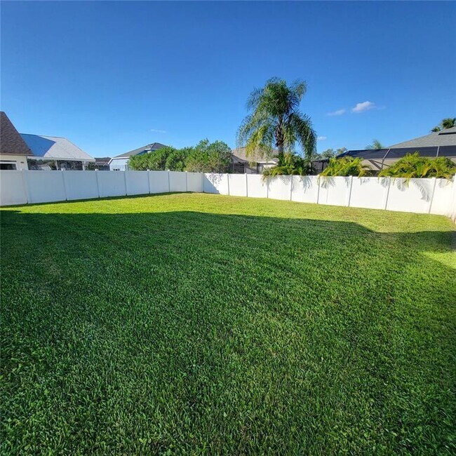 Building Photo - 25903 Bloomsbury Ct