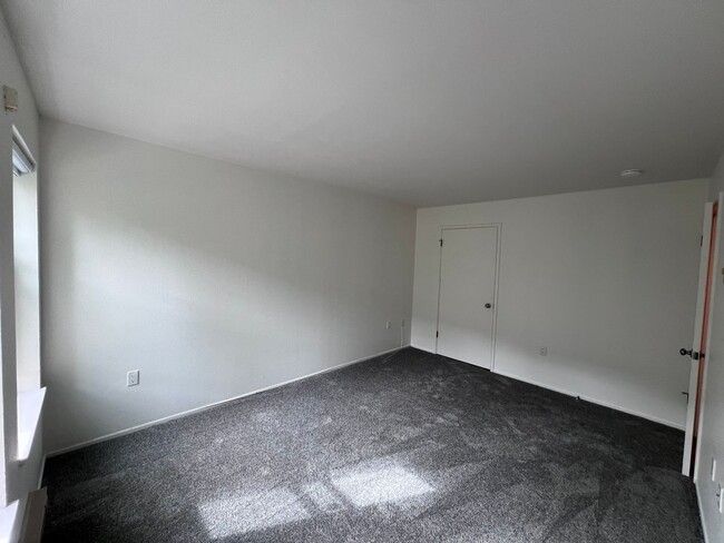 Building Photo - Epic REA - Fabulous 2BRs+1BA Condo with a ...