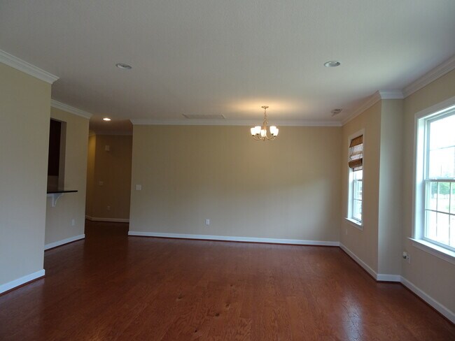 Building Photo - 802 Braemar Creek
