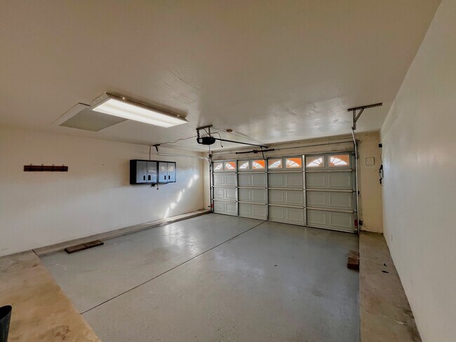 Building Photo - 516 Sun Rose Ave