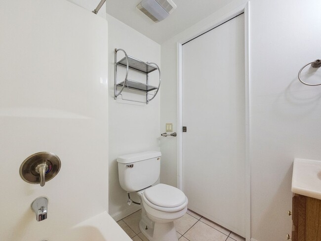 Building Photo - Charming Rambler Retreat Near Robinswood Park