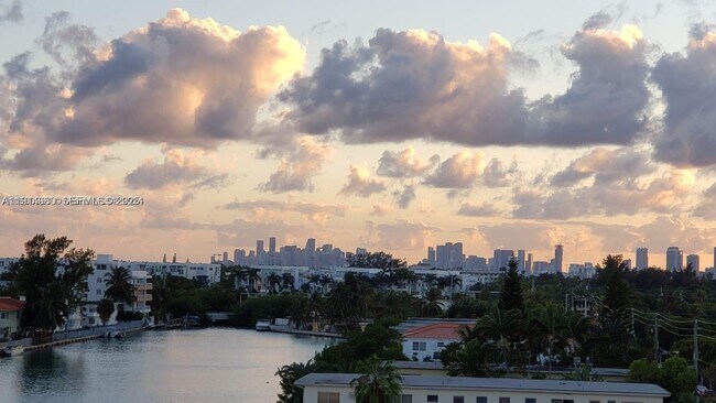 Building Photo - 8001 Crespi Blvd