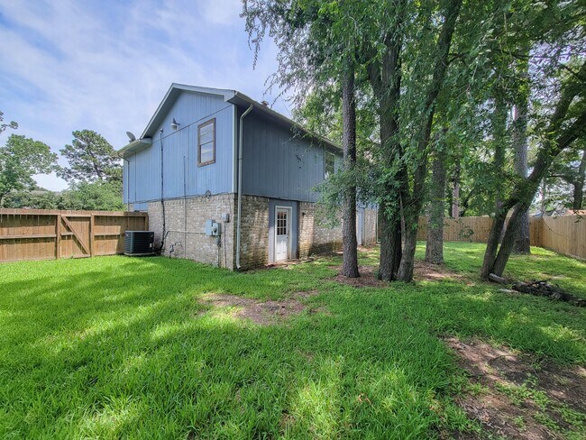 Building Photo - 8719 Valley Song Dr