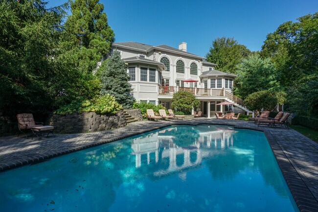 Building Photo - 11 Eastwood Ct