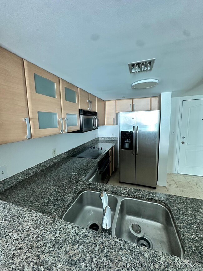 Building Photo - 2101 Brickell Ave