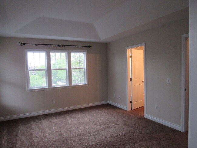 Building Photo - Rare Bradburn Single Family home including Carriage house