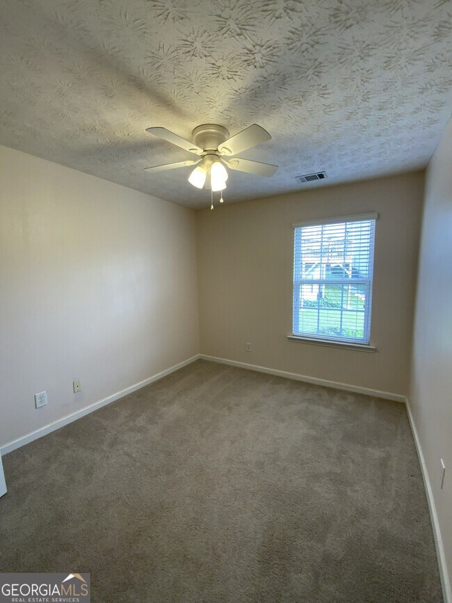 Building Photo - 4905 Vireo Dr