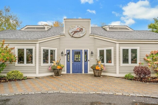 Building Photo - 2102 Martingale Dr