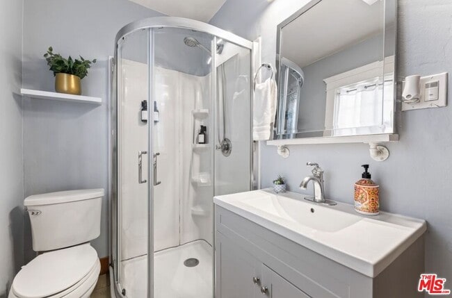 Building Photo - 736 Redondo Ave