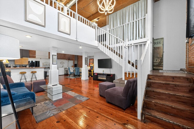 Building Photo - 226 Mt Elliott St