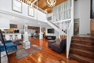 Building Photo - 227 Iron St