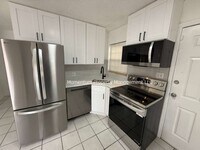 Building Photo - BEAUTIFUL & REMODELED 3/2 AVAILABLE NOW!!