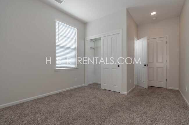 Building Photo - 521 S Altura Ct