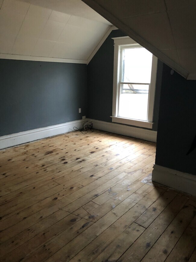 Building Photo - 610 Pine St