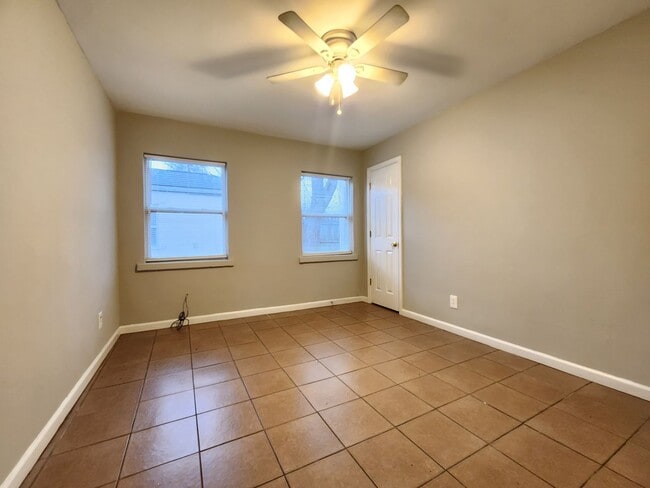 Building Photo - 634 S Wheatland Ave