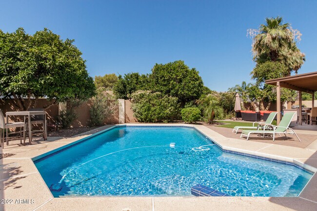 Building Photo - 9373 E Altadena Ave