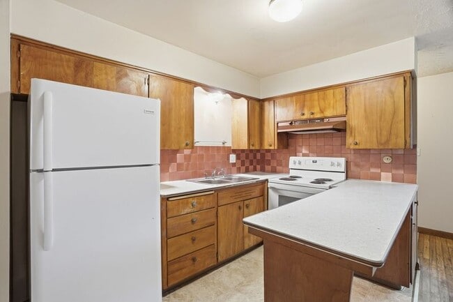 Building Photo - 1611 W 8th Ave