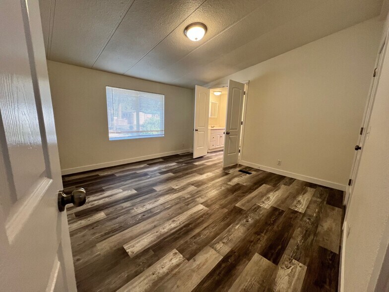 Building Photo - 1042 Clubhouse Ln SE