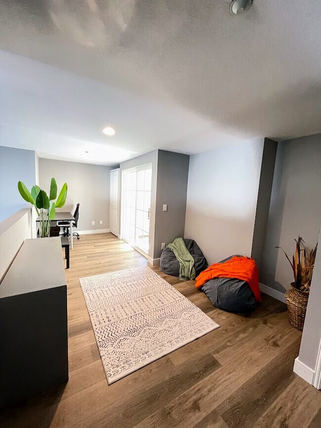 Mezzanine /2nd floor - 1513 Berkeley St