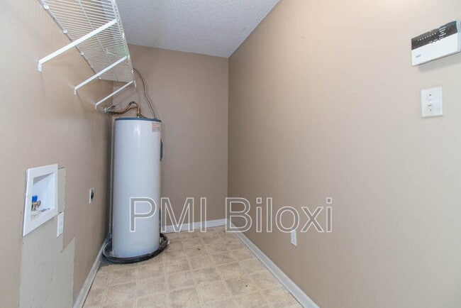 Building Photo - 14045 Dunnbarton Dr
