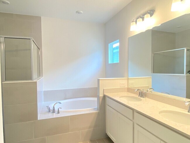 Building Photo - Large 4/3 Pioneer Ranch Rental