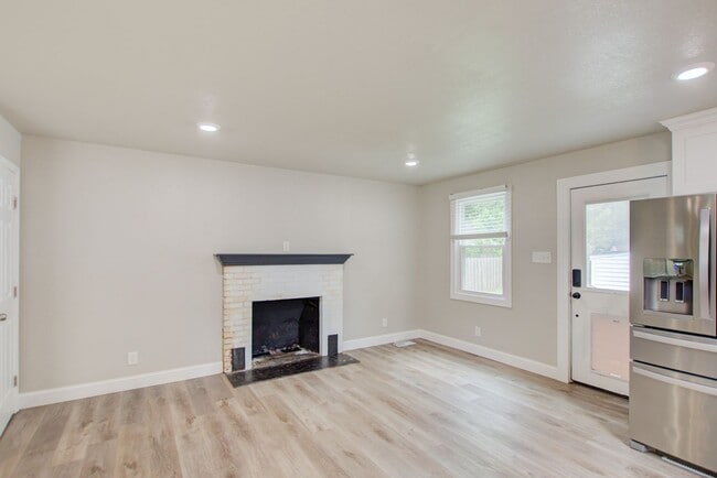Building Photo - 3 Bed, 2.5 Bath Home in Port Norfolk