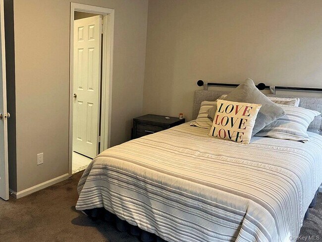 Building Photo - 1404 Pondcrest Ln