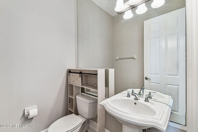 Building Photo - 263 Stonewell Dr