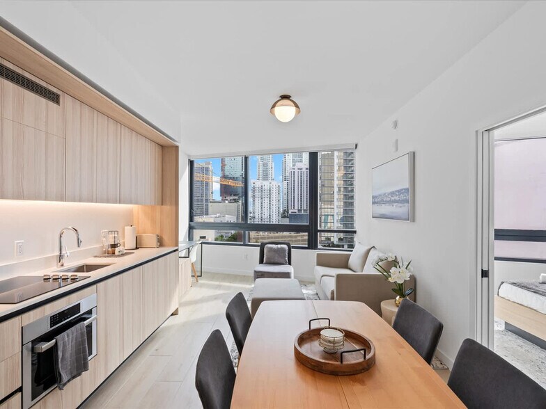 Building Photo - 225 N Miami Ave