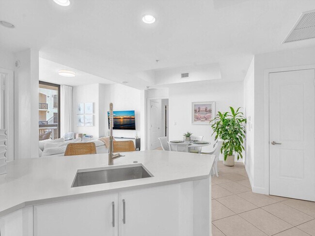 Building Photo - 801 S Olive Ave