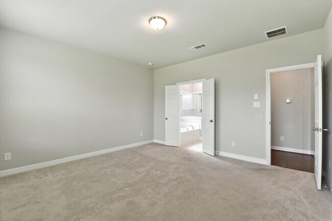 Building Photo - Spacious Home with Resort-Style Amenities