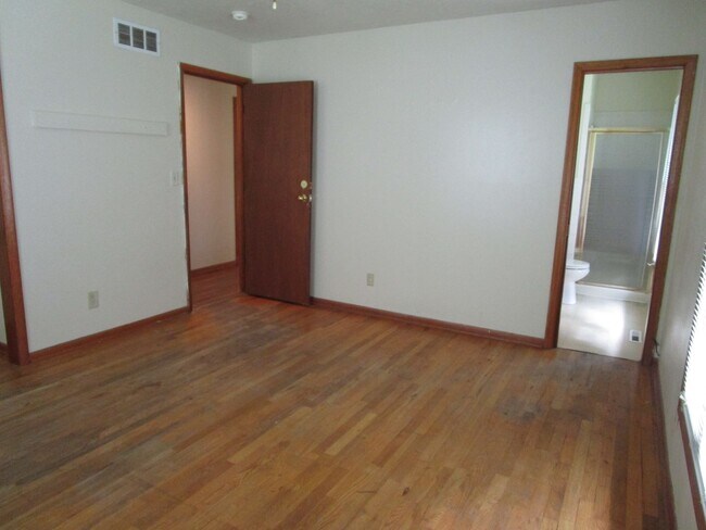 Building Photo - Privacy Fence and a Garage!