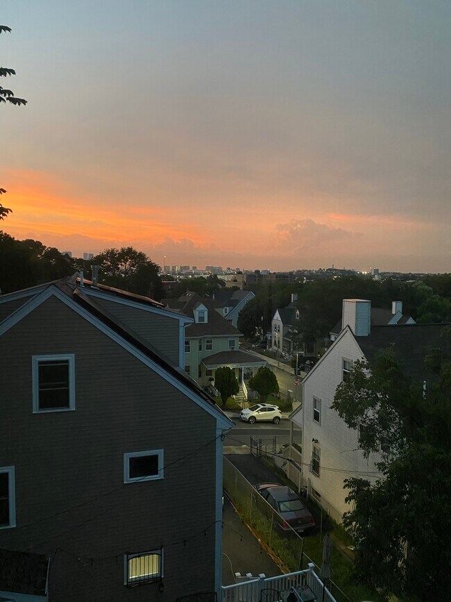 Building Photo - 3 Chamblet St