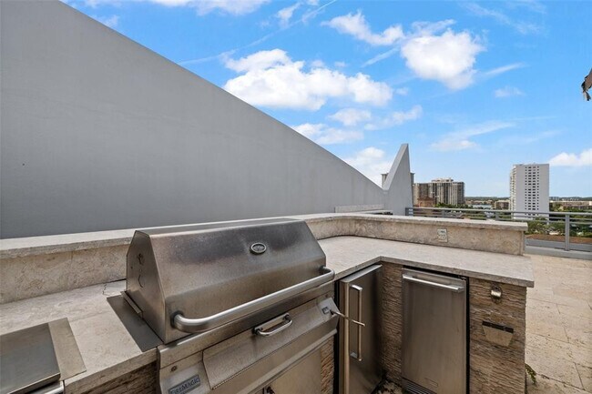 Building Photo - 2950 NE 188th St