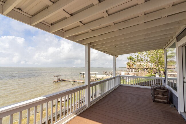 Building Photo - 2830 Bay Oaks Harbor Dr